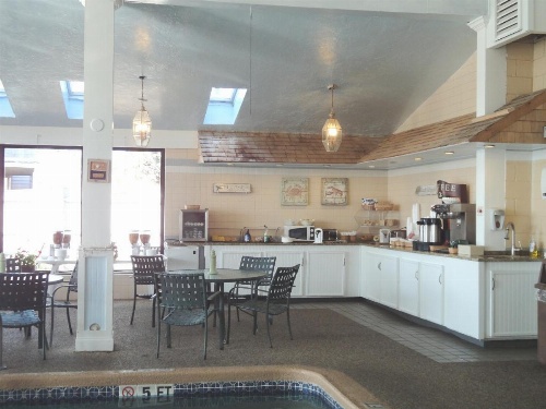 Hyannis Travel Inn image 10