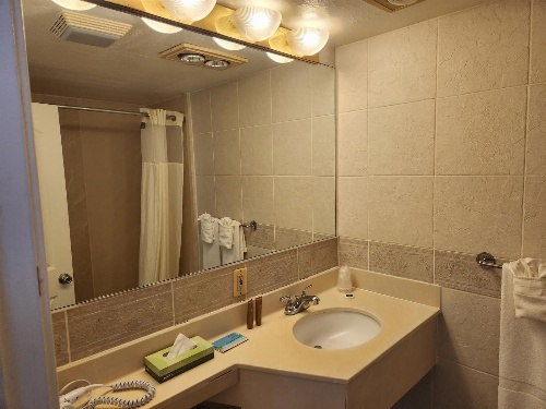 Hyannis Travel Inn image 4
